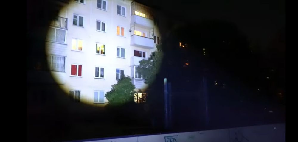 Мощный электрический фонарь