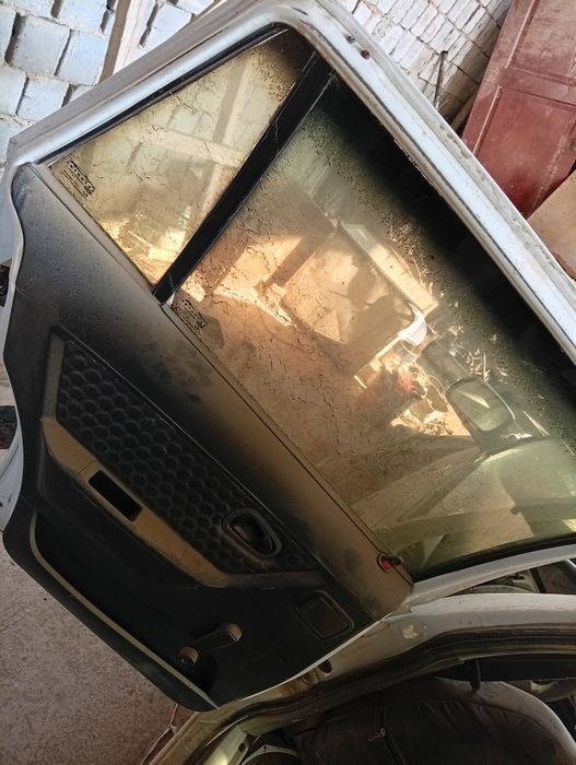 Nexia 2 eshiklar sotiladi barcha ehtiyot qismlar sotiladi