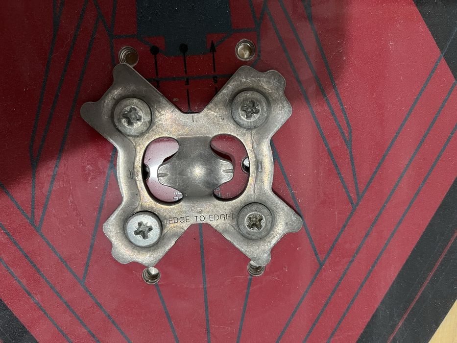 Сноуборд Rossignol Alias 140см + автомати Rossignol Reflet S