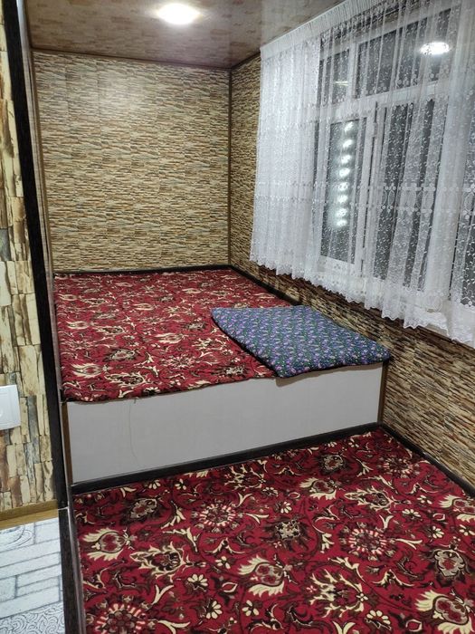 Чирчик шахар
3-микрораён метан запрапкани ёнида 
#2-хона 1-етаж 
Кв