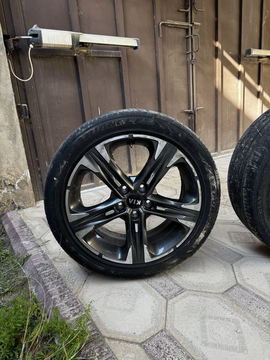 Kia k5 235/45/R18