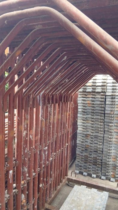 Închiriez schelă și Popici metalici 2 Ron