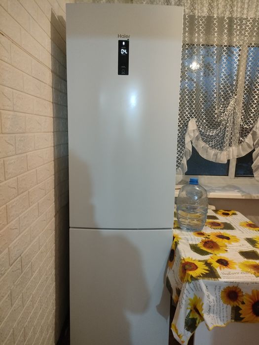 Холодильник Haier белый