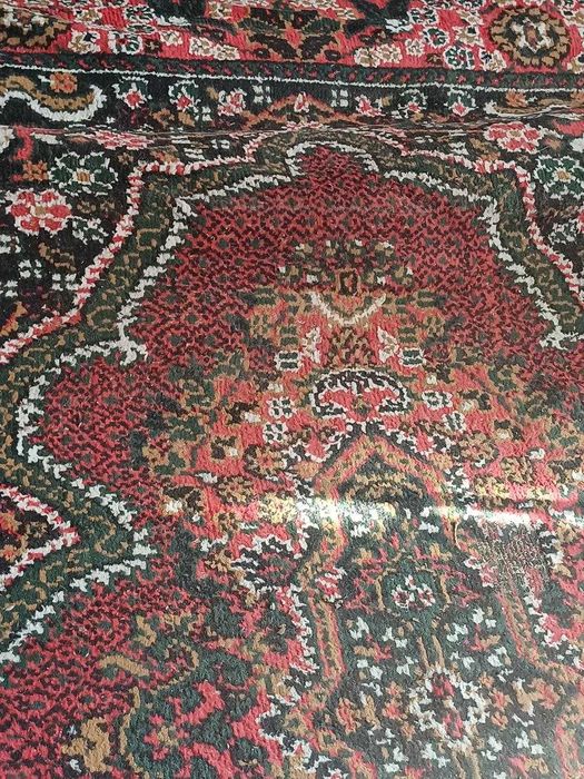 Продается  ковры 2 штуки   размером  2 х 3