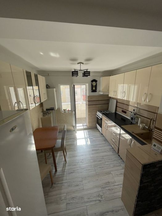 Apartament cu 2 camere,zona centrala,et intermediar,garaj,Dej
