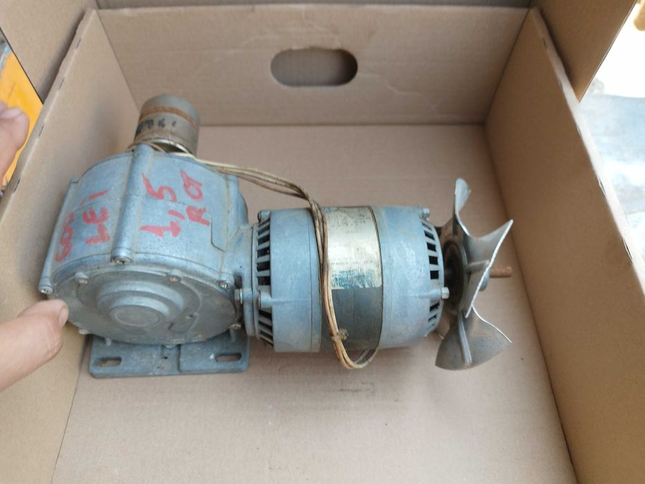 Reductor raport 1,5 rotații melcat