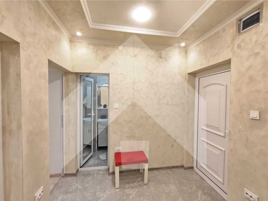 Продава се Тристаен апартамент в Нови пазар - 75 кв.м за 1054 €/кв.м - Снимка #1
