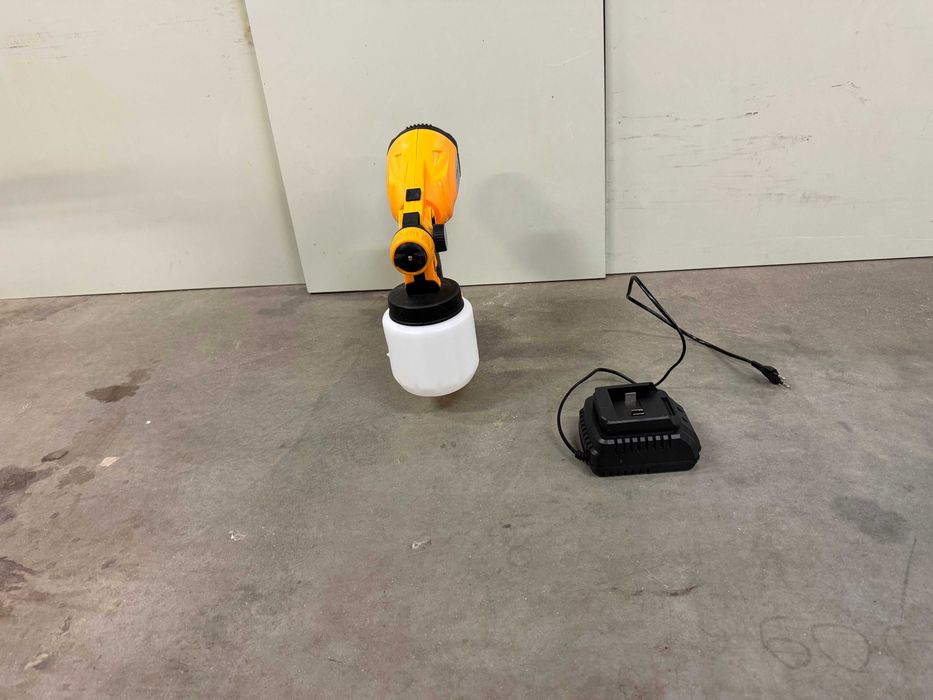 Пистолет за боя акум. ø2.5mm 0.8L 1x4Ah/Органайзер с  прегради 48cm/Чанта