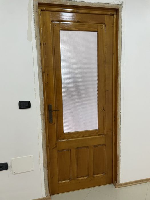 Vand usi fara toc, inclusa imbracamintea