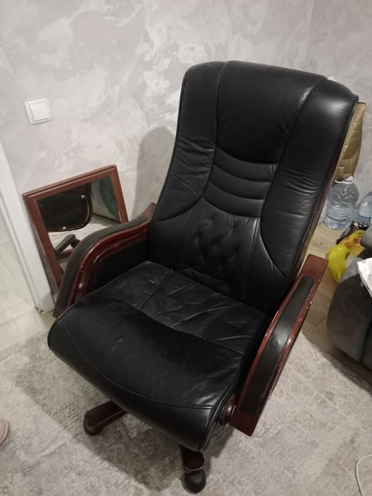 Продам кожаное кресло