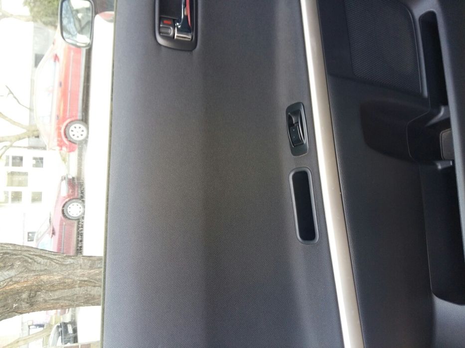 авто тапицерия на врати на Тойота Корола Версо