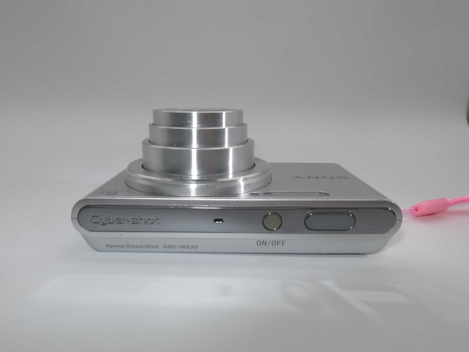 Sony CyberShot W830 компактен цифрова фотоапарат, дигитална камера сребърен цвят, пълен комплект, работи отлично, като НОВА