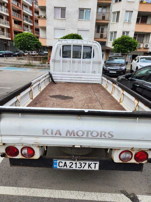 Давам под наем камион Киа К2500 бордово