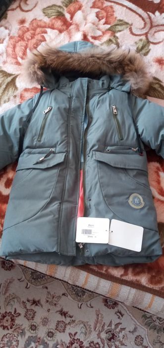 Продам куртку для девочек