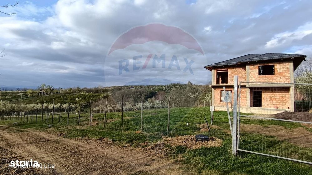 Teren 1430 cu autorizație pentru 2 case | Casă ridicată la roșu