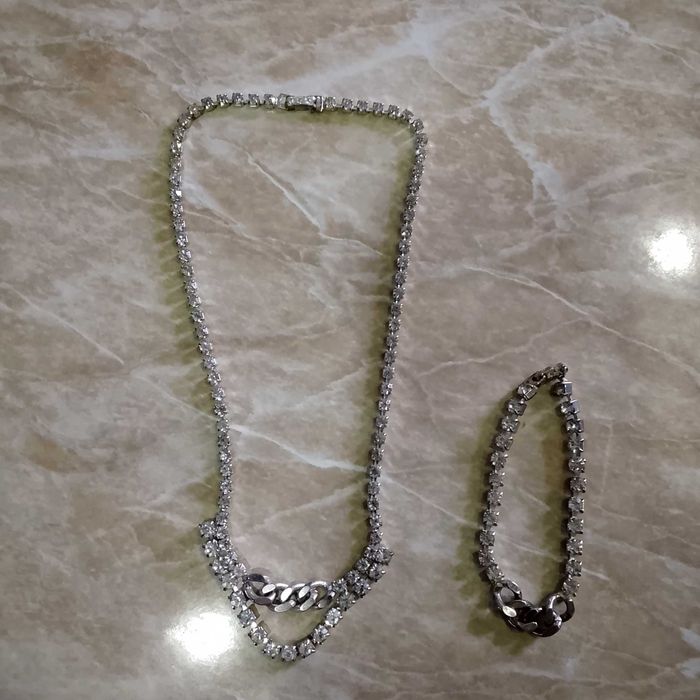 Продаю женские бусы и браслет