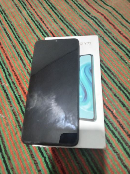 Huawei nova Y72  sotiladi holati yangi