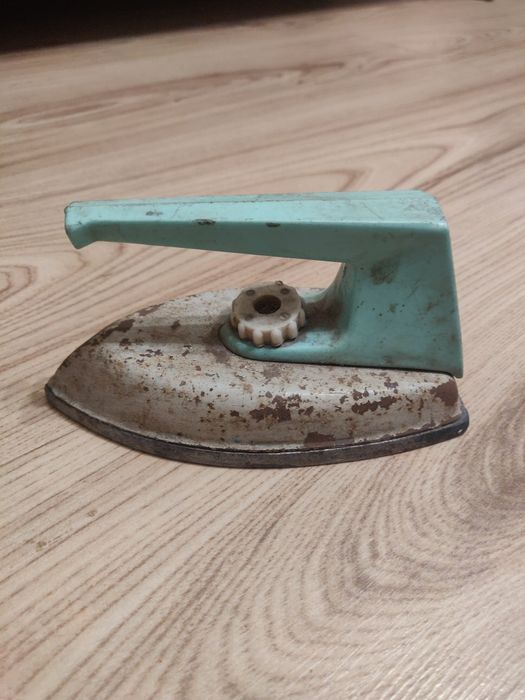 Ретро играчка - ютия