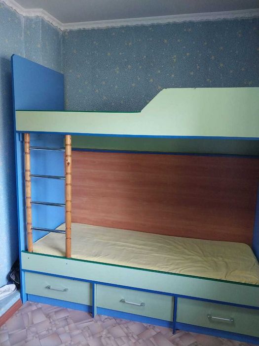 Продам двухъярусную кровать