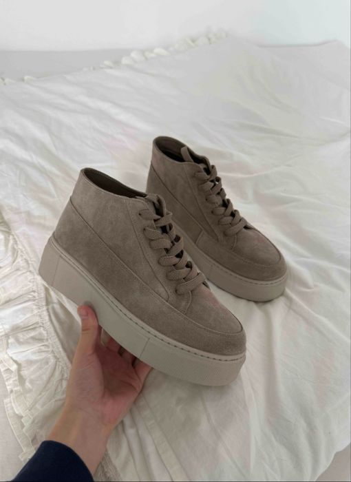 Ботинки весенние замшевые