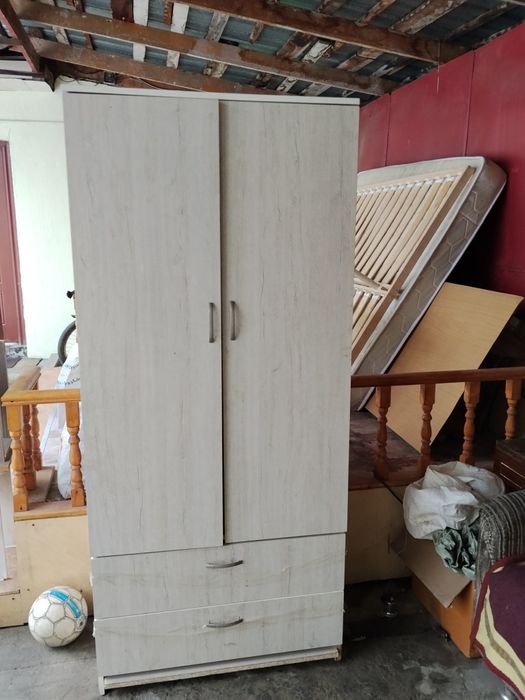 Шкаф двухстворчатый