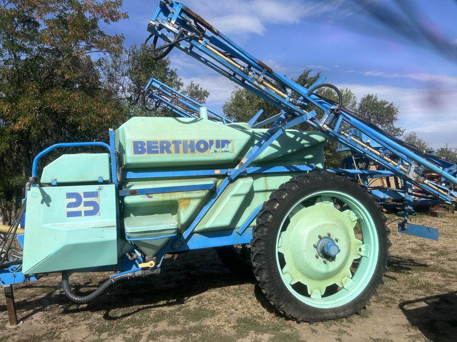 Berthoud Racer 2500 met erbicidat instalatie erbicidat