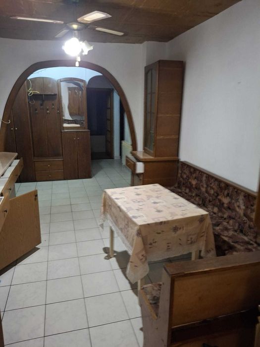 Închiriez apartament cu 3 camere