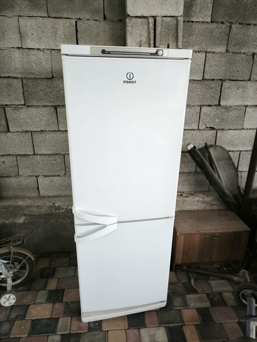 Продам нерабочий холодильник