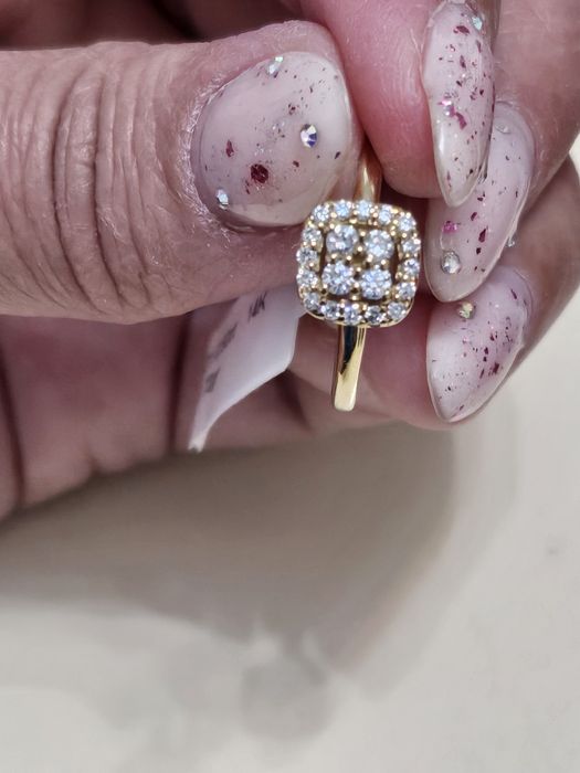 Продам кольцо с бриллиантами