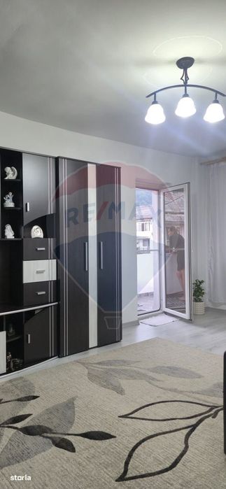Apartament cu 3 camere de vânzare în zona Sud-Est