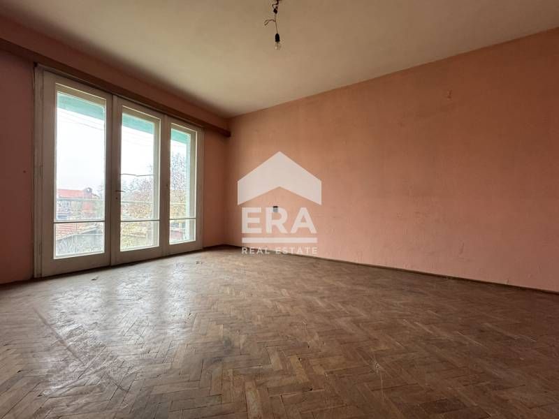 Продава се Тристаен апартамент в Силистра, Център - 76 кв.м за 727 €/кв.м - Снимка #1