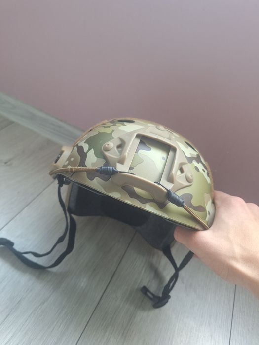 Еърсофт Каска Мултикам с визьор