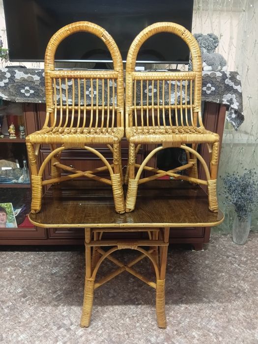 Продам стол со стульями