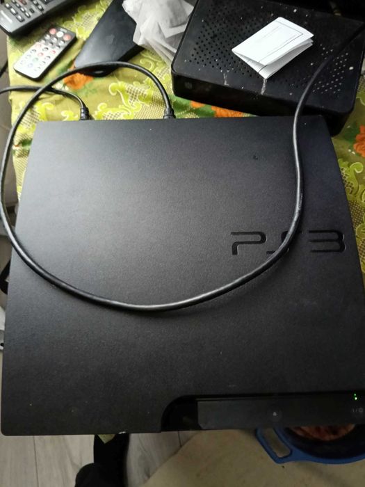 Vând PS 3 modat doua manete
