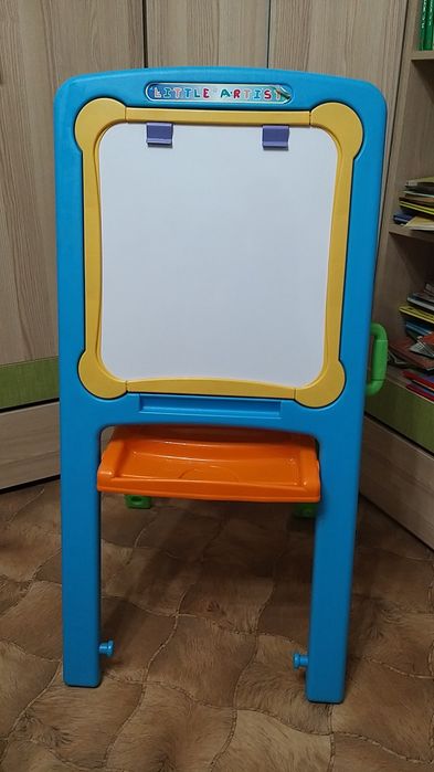 Доска и Столик для игр и рисования и лепки