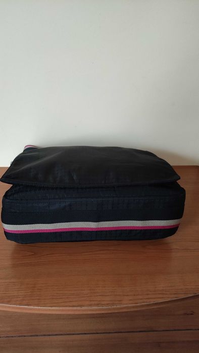 DKNY дамска чанта в черен цвят