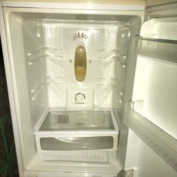Холодильник сломанный