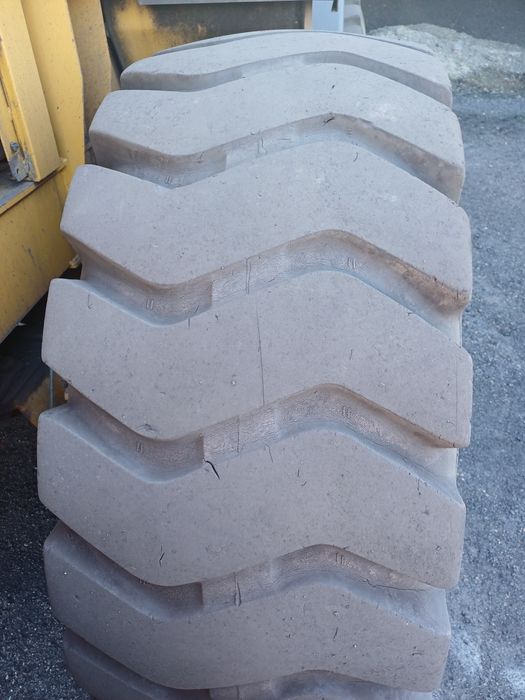 Шины б/у 23.5×25