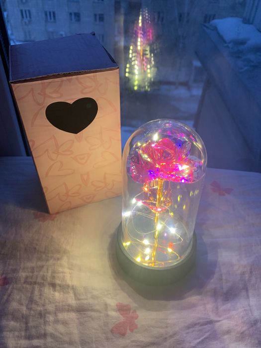 Цветы роза в колбе светильник