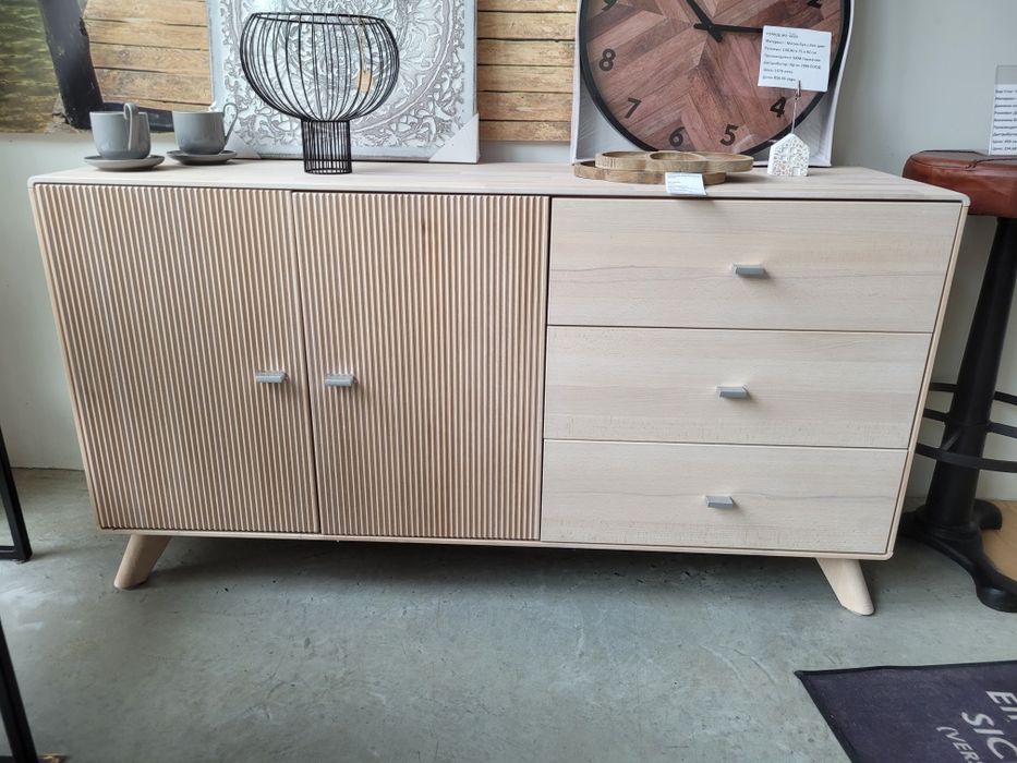 Продавам нов шкаф избелен  бук масив 140х75х40 см