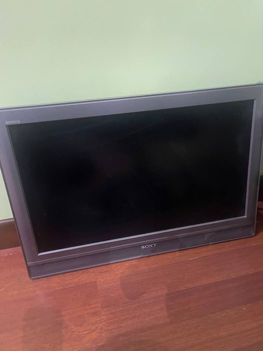 Продаю телик! Срочно, на запчасти