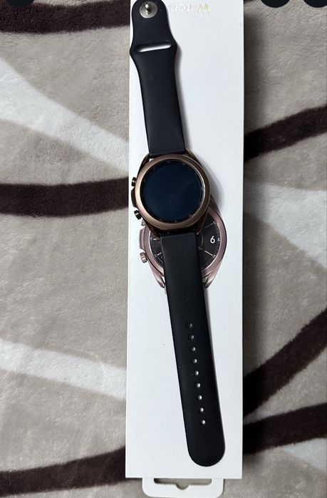 Смарт-часы Samsung Galaxy Watch 3 41мм в бронзовом цвете.