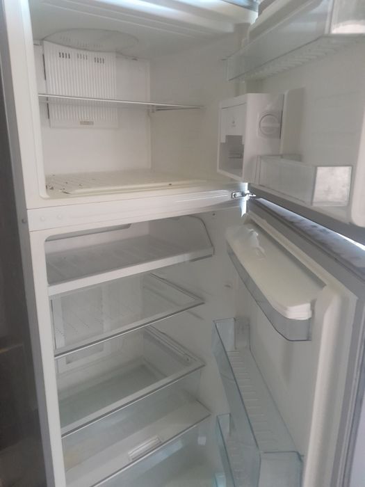 Холодильник сотилади