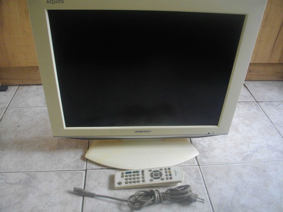 Японски LCD Телевизор SHARP-20 Инча-За Части/За Ремонт-С Дистанционно