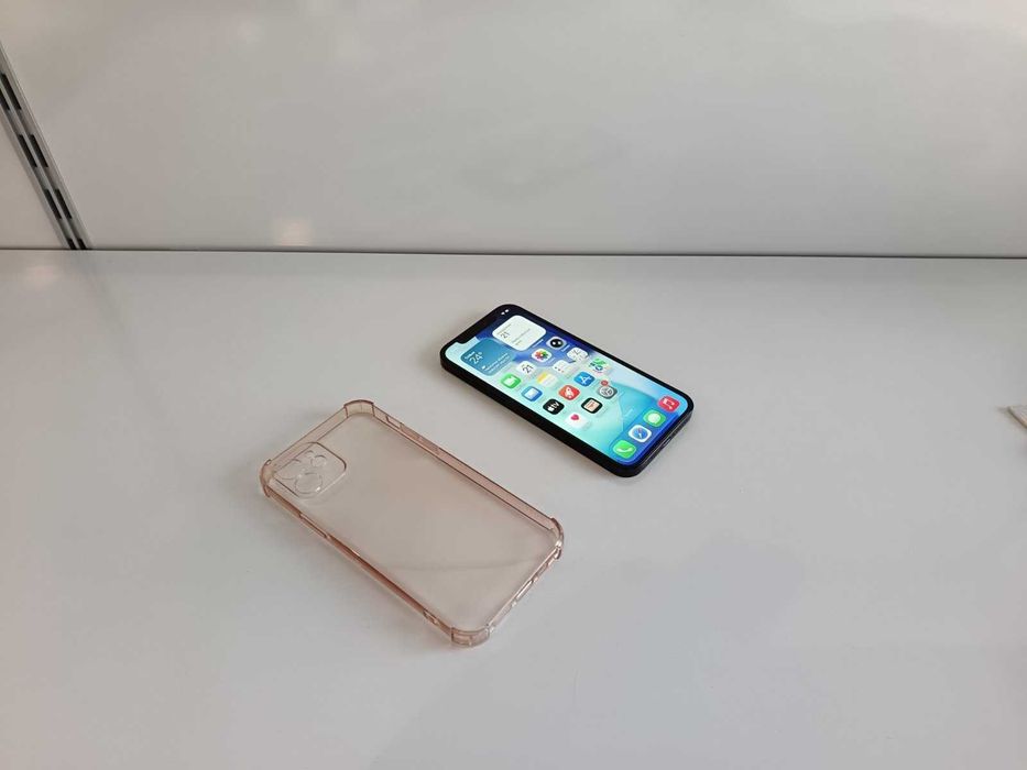 Смартфон Apple iPhone 12