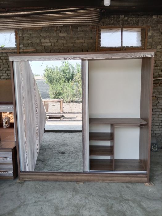 Mebel spalni kamplek sotiladi