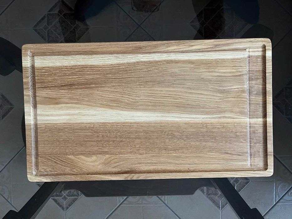 Tocător din stejar masiv 50x28x2,5 cm cu canal pentru suc