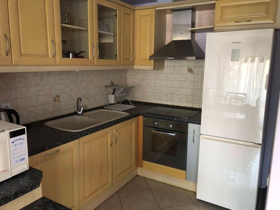 Дава се под наем Тристаен апартамент в Бургас, Център - 110 кв.м за 663 € - Снимка #3