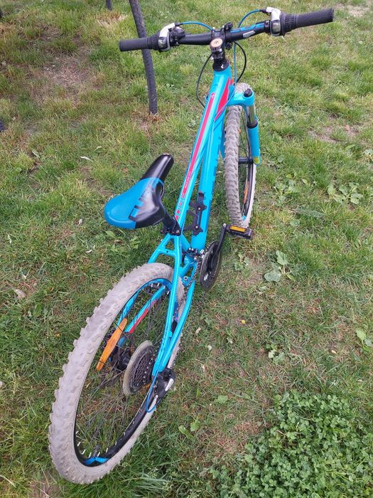 Bicicleta Cube cu roti pe 24"