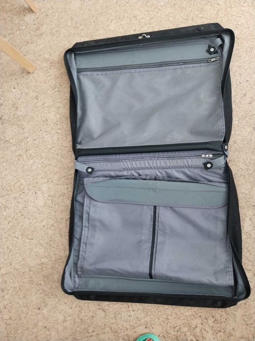 Продавам пътни чанти